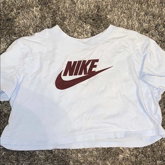 nike crop top. - Picture 1 of 2